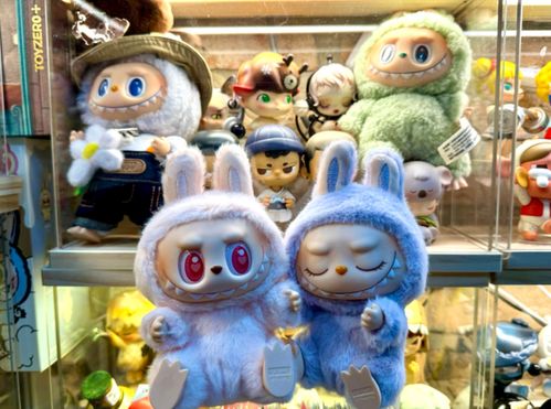 棕色Labubu展示图