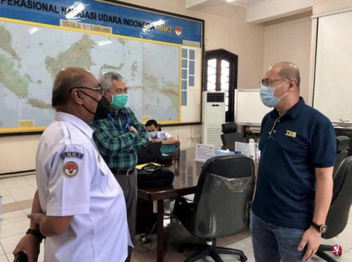 调查人员在现场调查