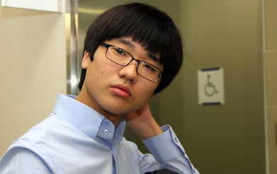 林然在街头接受采访