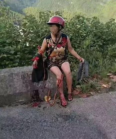 大爷被五步蛇咬伤 一脚踩死带蛇就医！真实事件曝光，网友直呼太硬核