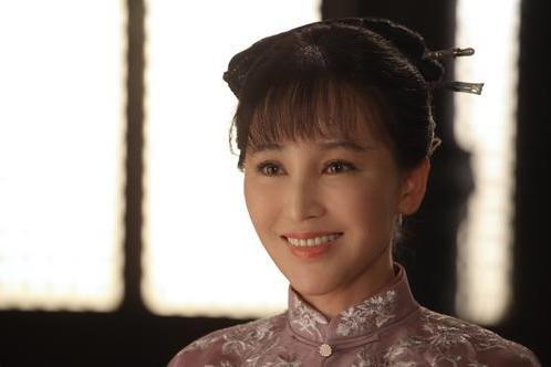 电视剧《娘道》中女主角为女儿取名“招娣”“盼娣”的剧照