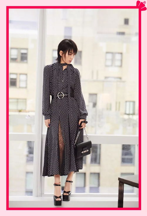 杨幂再现经典“幂式穿搭”：这波回头杀，谁顶得住？