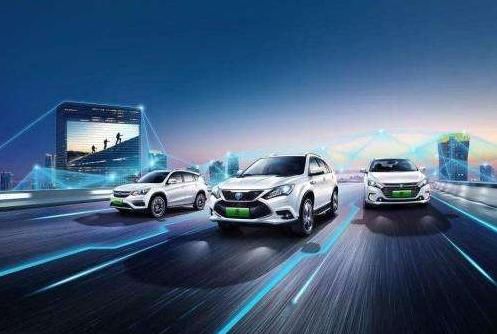 国产新能源汽车展厅热闹场景