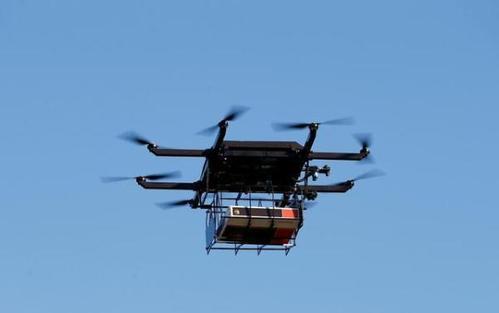 无人机在哀牢山上空飞行进行热成像监测