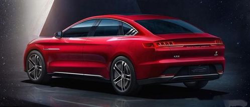 比亚迪汉EV在香港街道展示