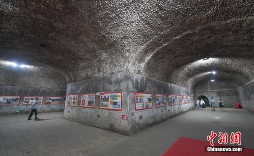 以色列市民在防空洞内避难场景