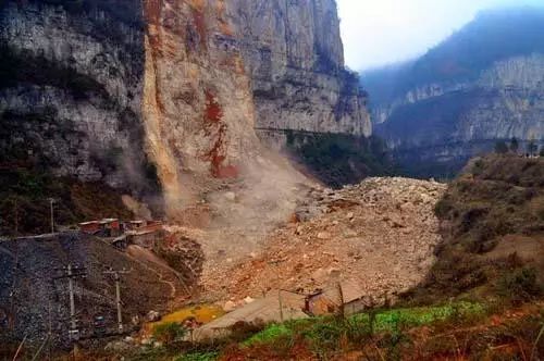 山体崩塌的视频截图