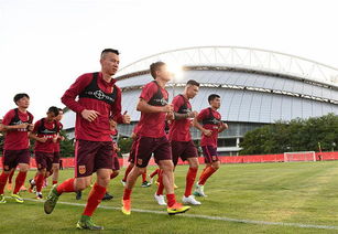 国足球员在训练场上