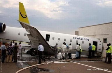 震撼画面曝光！印客机撞击学院宿舍事件真相揭秘