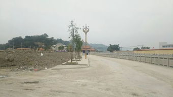 村庄里新建的文化广场和现代化设施