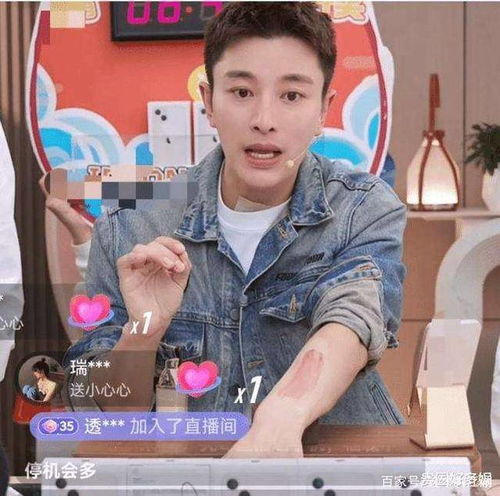 贾乃亮抱着甜馨开心合影的照片