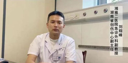 刘翔峰医生在医院工作