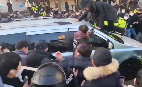 赵斗淳出狱画面