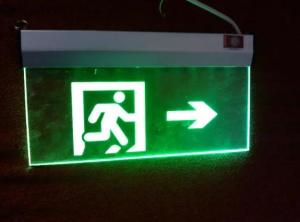 飞机安全出口指示灯特写