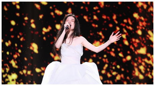 有多少中年男人，悄悄「崇拜」单依纯？｜一场关于青春与共鸣的隐秘狂欢