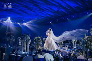 婚礼上抛出的粉色Labubu玩偶