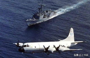 中国军舰与日本侦察机在海上对峙瞬间