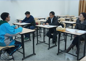 应届毕业生在办公室面试场景