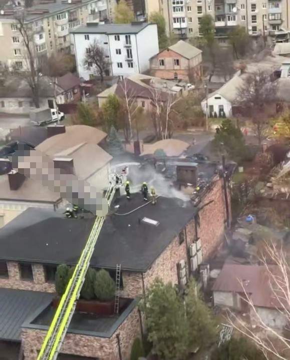 导弹命中建筑物后现场照片