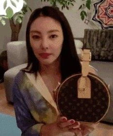 张雨绮直播拆LABUBU超10万人围观，网友直呼‘太解压’