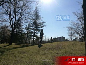 张亮和女儿在公园玩耍