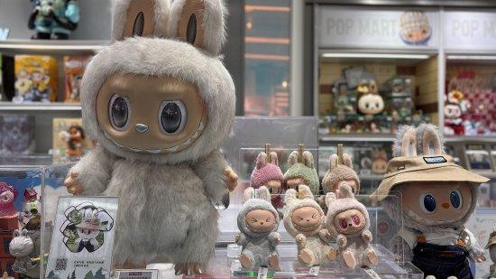 凌晨3点还在踩缝纫机，我靠娃衣日销3万件！Labubu背后的疯狂生意经