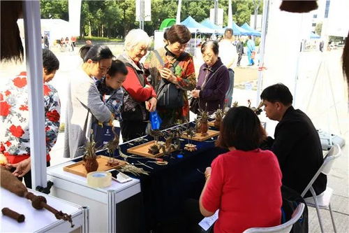 非遗集市热闹场景