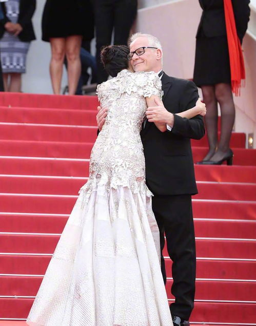 章子怡压轴亮相红毯 气场强大！女王归来，霸气侧漏