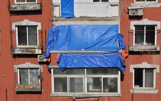 居民在阳台拍摄混乱现场