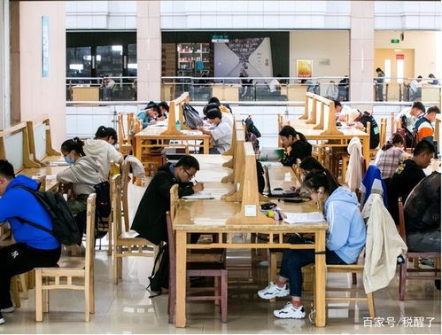 北大韦神食堂吃饭被围观，是敬仰还是打扰？