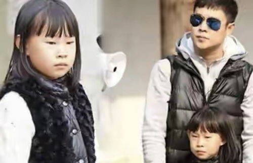 小沈阳在后台拥抱女儿