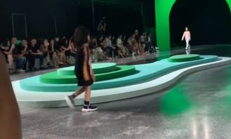 张亮父女合拍杂志，43岁超模与10岁萌娃同框太有爱