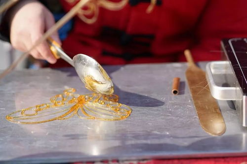 糖画作品在阳光下闪闪发光