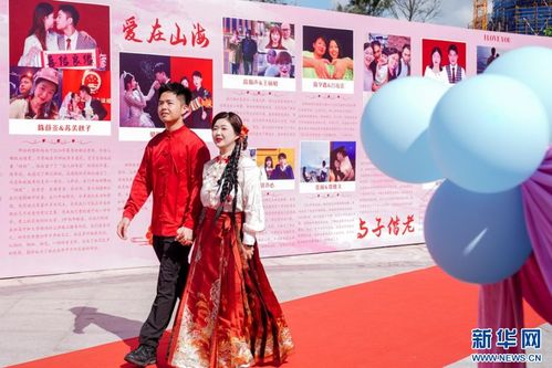 新人牵手走过红毯