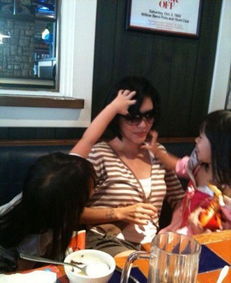 47岁小S独自庆生，回应生日安排仅6字，网友：心酸又无奈