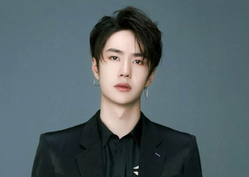 王一博与粉丝亲切交谈