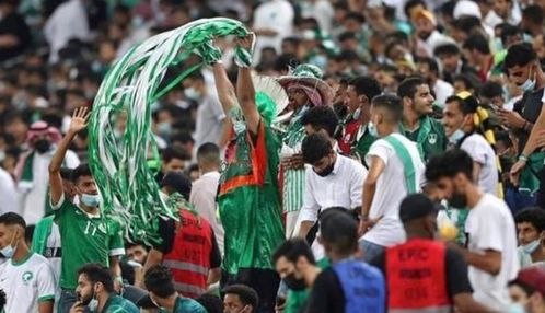 球迷在社交媒体讨论伊万离开