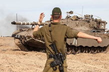 以色列军队在边境巡逻的现场照片