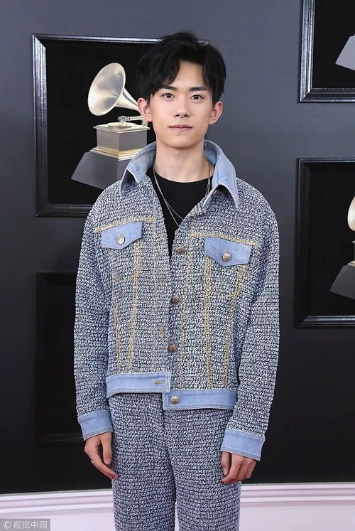 易烊千玺红毯造型