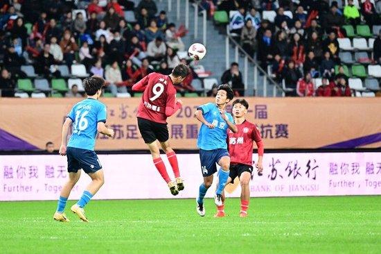 苏超联赛现场比赛画面