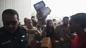 以色列民众在街头惊慌逃散