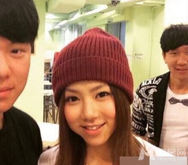 邓紫棋与粉丝互动合影