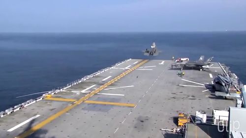 F35隐形战斗机近距离展示图