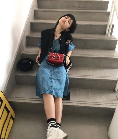 张子枫脚踩20cm高跟鞋走红毯，网友：萌妹也能撑起气场？