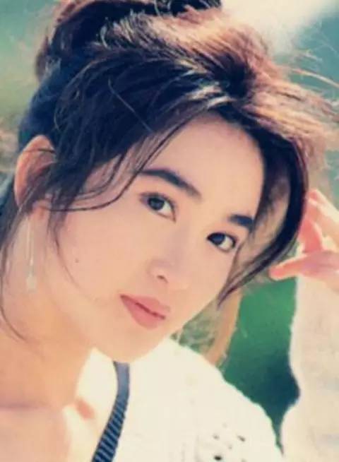 严莉莉与丈夫旧照