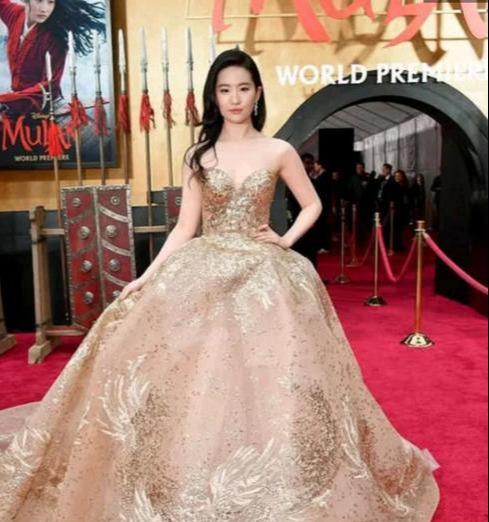 刘亦菲 宝格丽女王｜从烈焰玫瑰到蛇形图腾，她如何成为珠宝界的‘真·女王’？