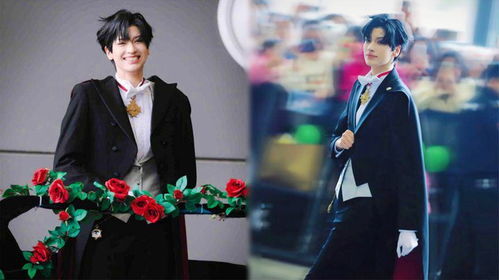 学霸与粉丝互动合影微笑