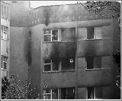 伊朗居民楼遭袭致60死满地童装玩具：一位母亲的绝望与废墟中的生命之光