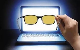 夜晚使用电脑未佩戴防蓝光眼镜