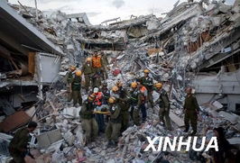 国际救援人员抵达以色列废墟现场